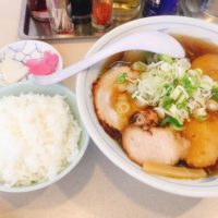 高岡市昭和町の国道８号線沿いのラーメンめんきちを初訪問　ランチはライス無料、チャーシュー５枚が乗っためんきちチャーシューメン